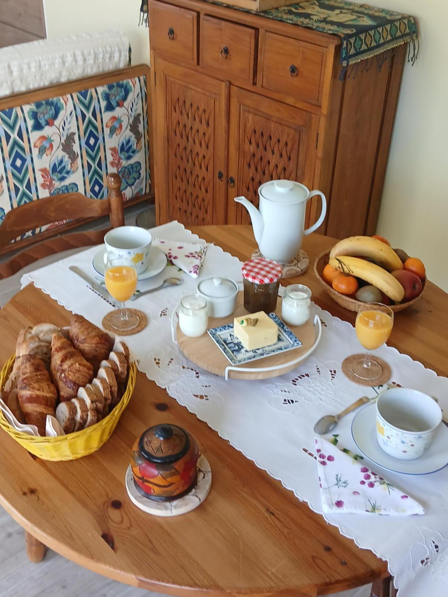 Bed and Breakfast Les Trois Salazes Cambrai Esterno foto